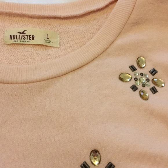 Donating 10/14❗️LAST CHANCE❗️Hollister Sweatshirt - Picture 4 of 4